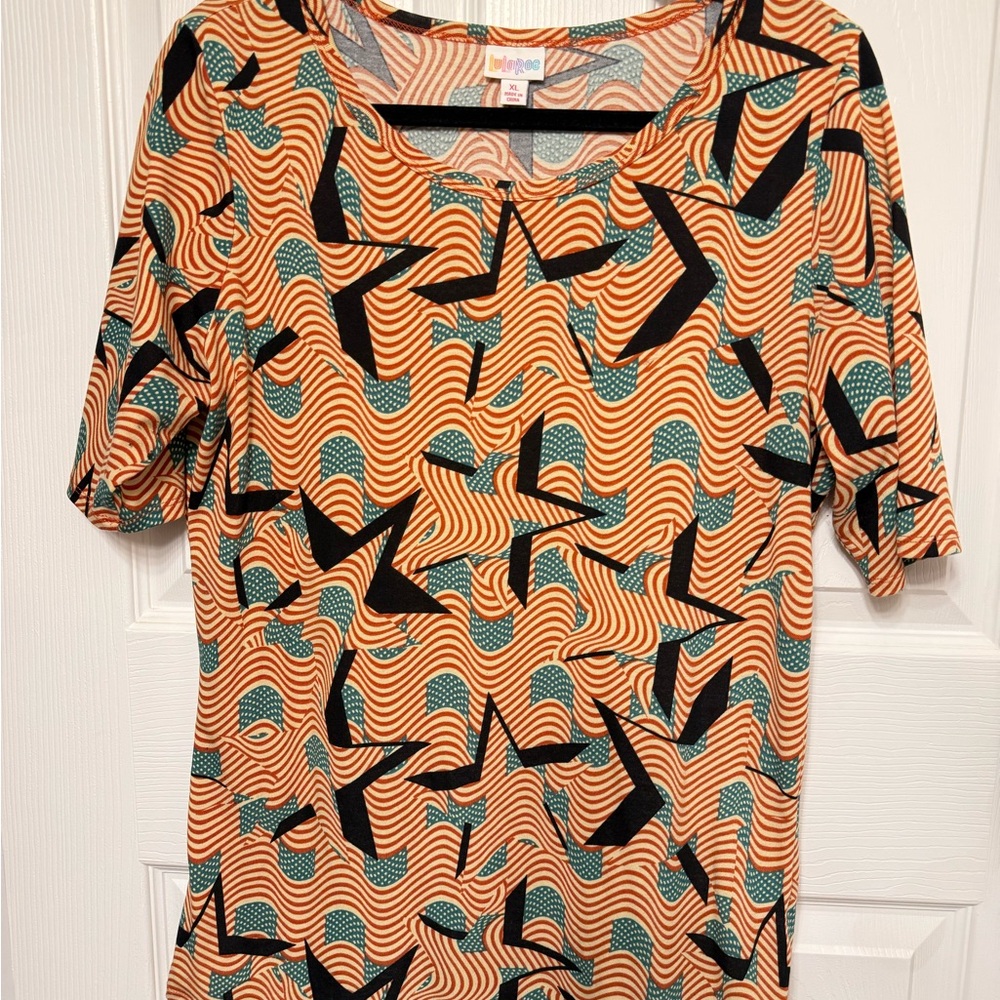 LuLaRoe Red and Blue Flag and Stars Wave Pattern Top